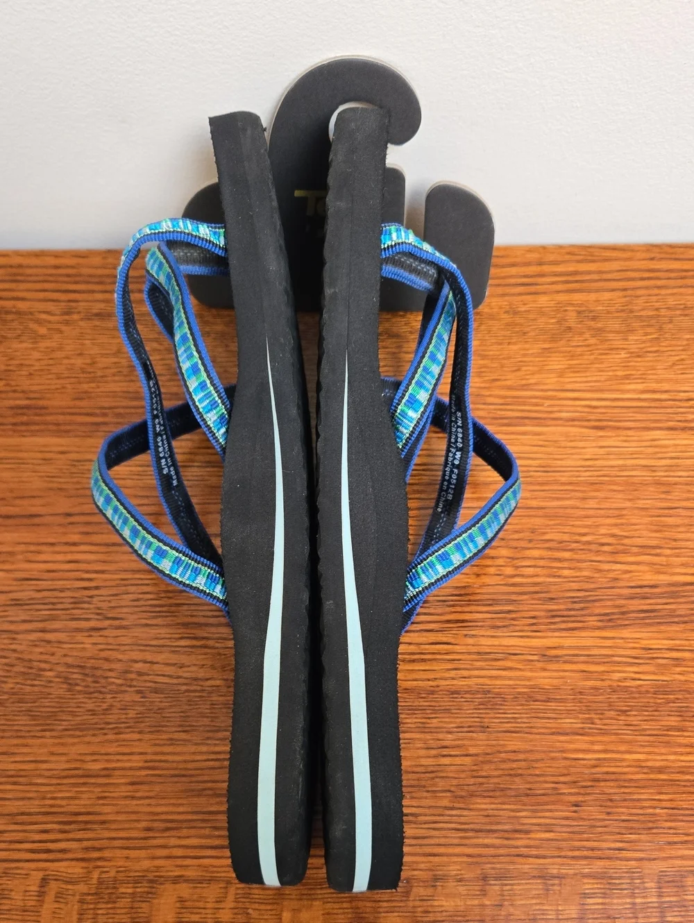 NWT TEVA OLOWAHU "Mush" Sandals with Blue & Teal Patterned Straps - Picture 4 of 9